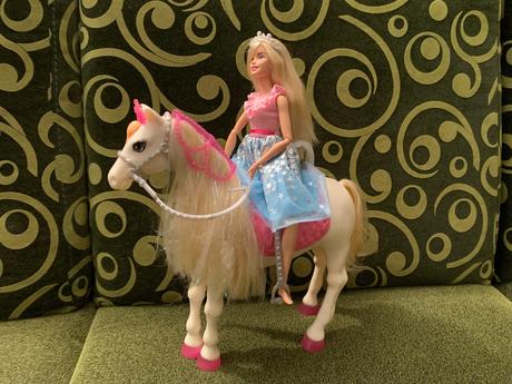 Barbie s interaktívnym koňom,