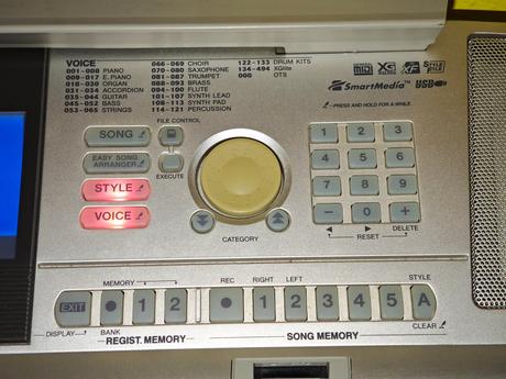 Predám yamaha dgx-305 portable grand, 76 klávesov, 