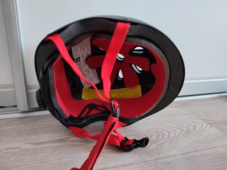 Prilba a chrániče ferrari, s