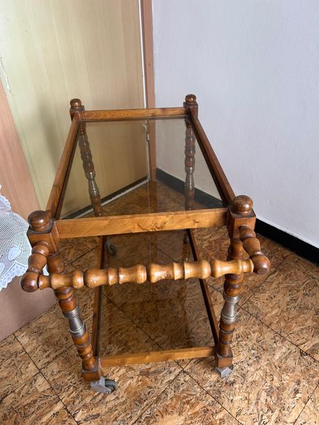 Servírovací vozík,
