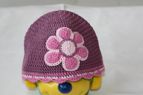 Pletená čiapka s kvietkom, 92