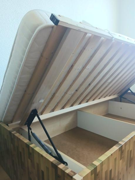 Posteľ s matracom, drev. roštom, úlož. priestorom, šírka (cm): 95,dĺžka (cm): 210