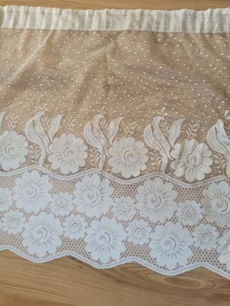 Zaclona v 64cm x š 250 cm,