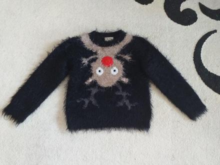 Chlpatý sveter so sobom, 110