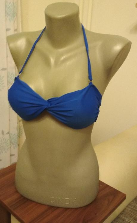 Tmavomodré bikiny, m