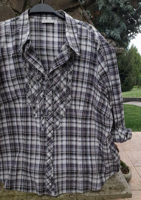 Kocková  košeľa  s volánikmi, c&a,54