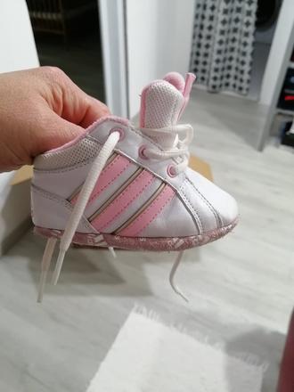 Predám krásne tenisky/capacky, adidas,18