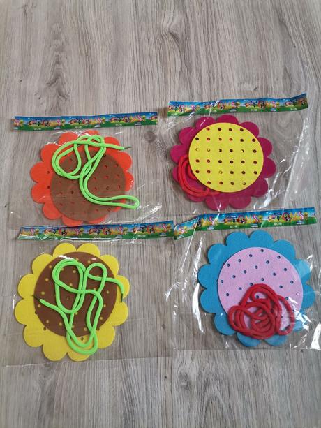 Montessori hračka - kvet na zošívanie - 3 farby, 