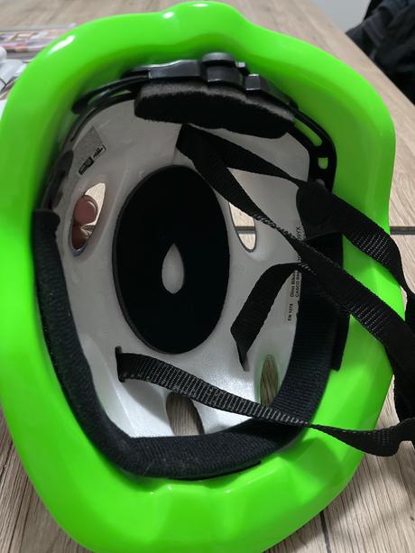 Prilba 2x pouzita v top stave, xs