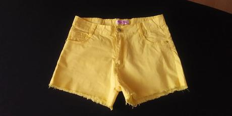 Žlté dievčenské kraťasy, 158