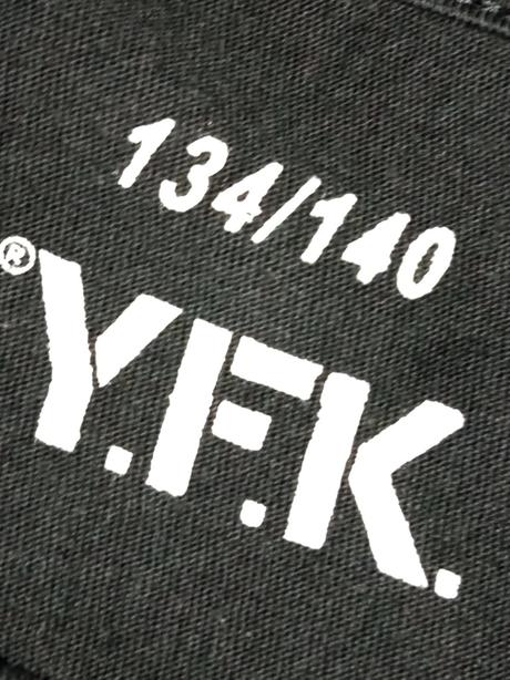 Dievčenské čierne tričko s riasením (134-140), 134