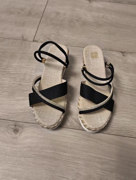 Shein - sandále a šľapky v jednom, 38