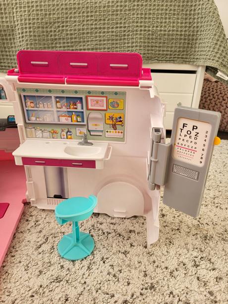 Barbie sanitka, 