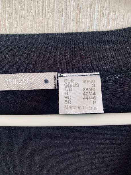 Čierne tričko a volánikmi 3suisses 36/38, 38