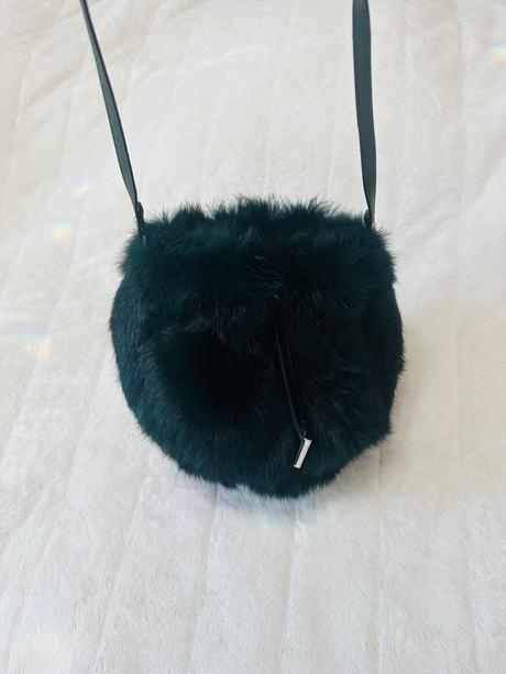 Tmavozelená kožušinová kabelka vak cango&rinaldi, 