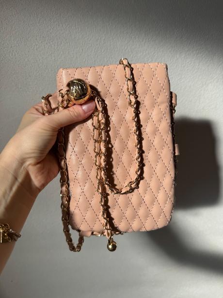 Ružova mala kabelka, 