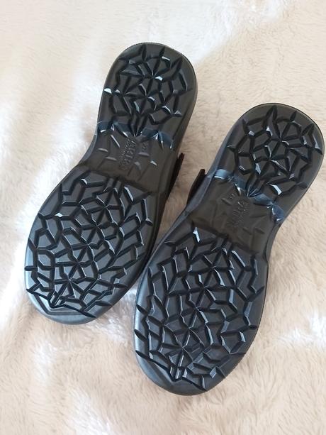 Bezpečnostné sandále., 37