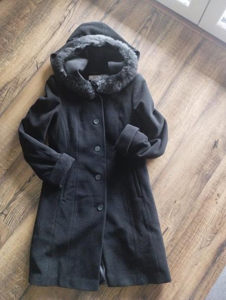 Kabat s odopinatelnou kapucňou, 38