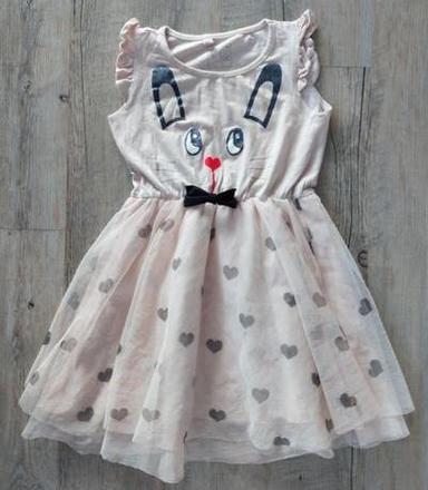 Šaty s tylovou suknou, 110