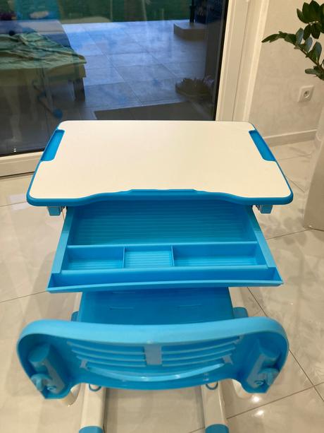 Písací stôl , rastúci s dieťaťom aj stolicka, 