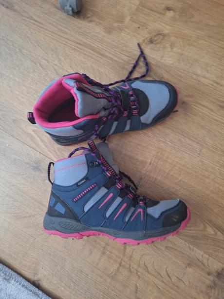 Turisticke topanky, 36