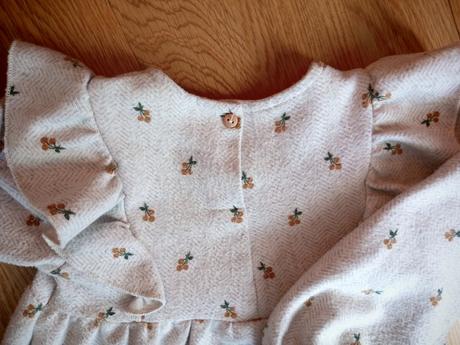 Dievčenské šaty, 92