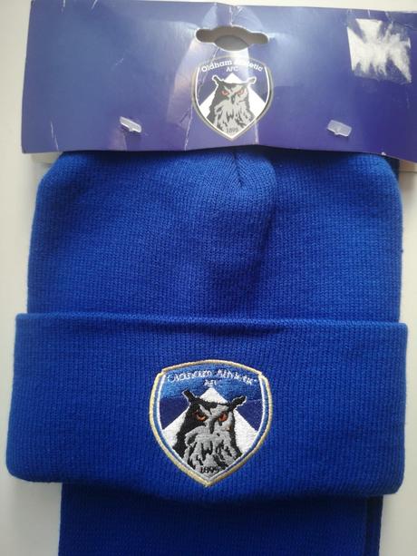 Oldham athletic čiapka + šál veľkosť 8-13 rokov, 128 - 158
