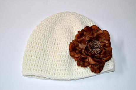 Háčkovaná čiapočka s kvetom, 98