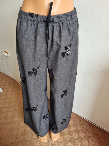 Prskané sivo čierne nohavice s výšivkou m/l, l