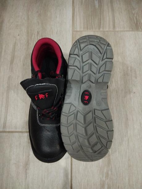 Pracovné topánky úplne nové, 38