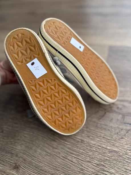 Tenisky, reserved,31