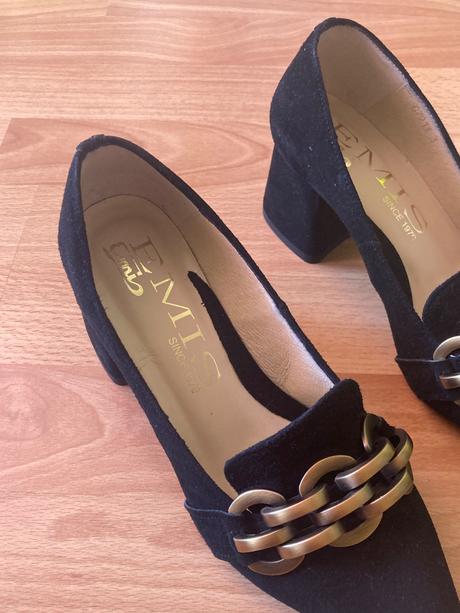 Čierne lodičky, 35