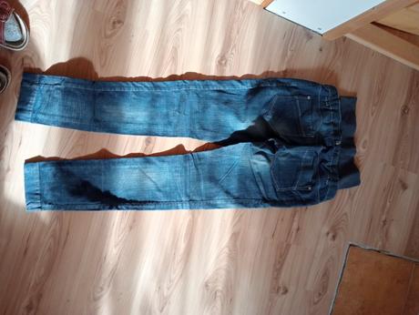 Tehotenské nohavice, l