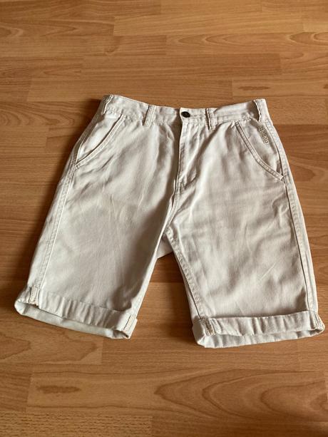 Krémové šortky, bench,152