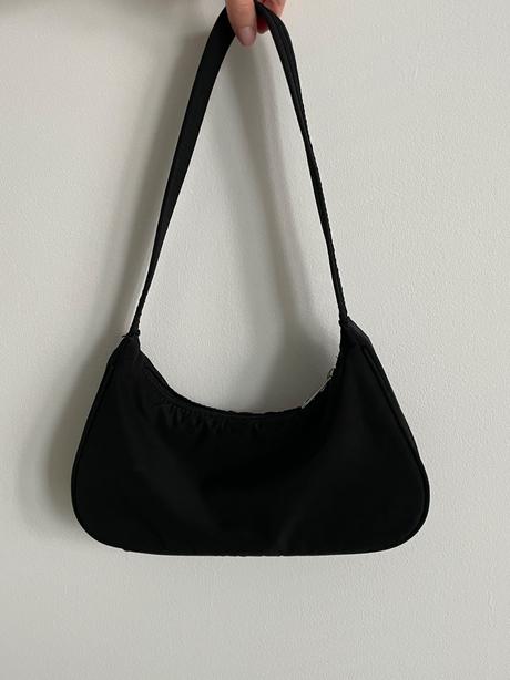 Asos malá čierna nylonová kabelka na plece/rameno, 