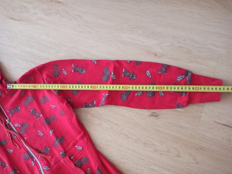 Mikina s kapucňou, 42