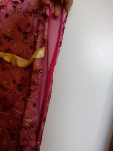 Jedinečne spoločenské šaty, s