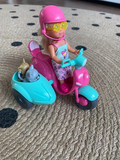 Simba-bábika evi s motorkou, 