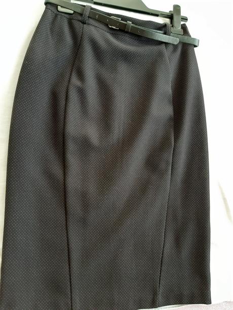 Čierna sukňa s bodkami, f&f,38