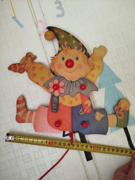 Drevený naťahovací šašo,