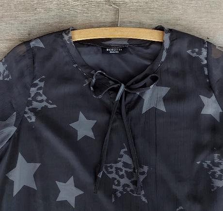 Sivá blúzka s hviezdičkami, 40