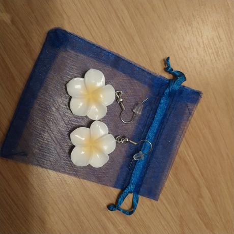 Mix nausniciek a priveskov kvetinky, 