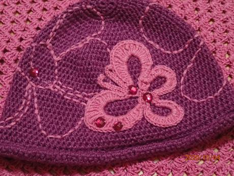 Háčkovaný kompletik jar-jeseň, 104