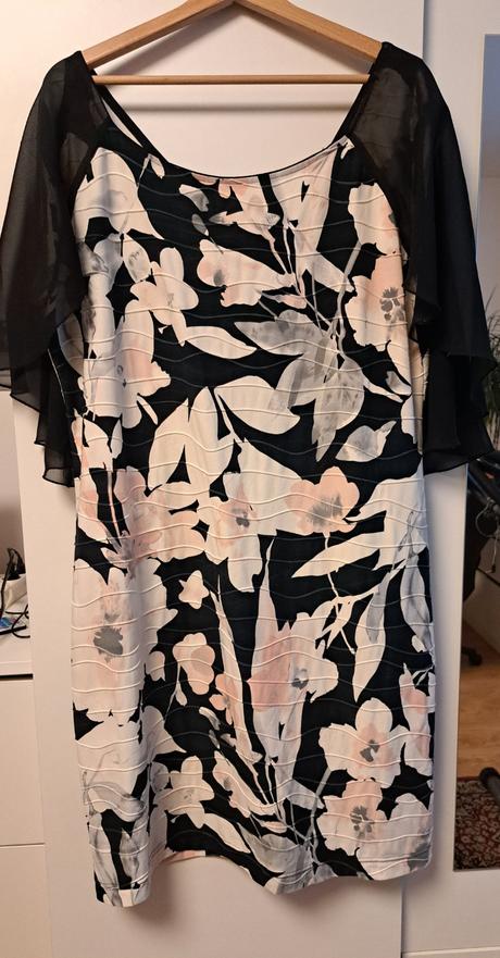 Spoločenské šaty, 48