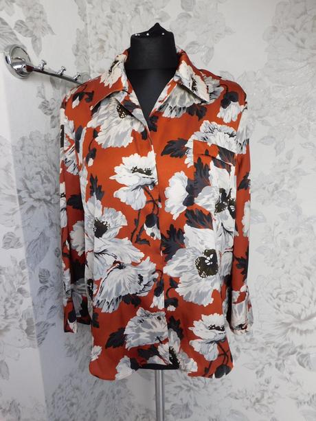 Velmi pekna bluzka, zara,40