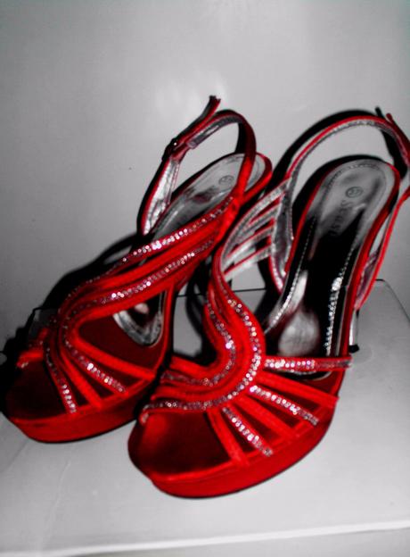 Cervene sandalky, 37