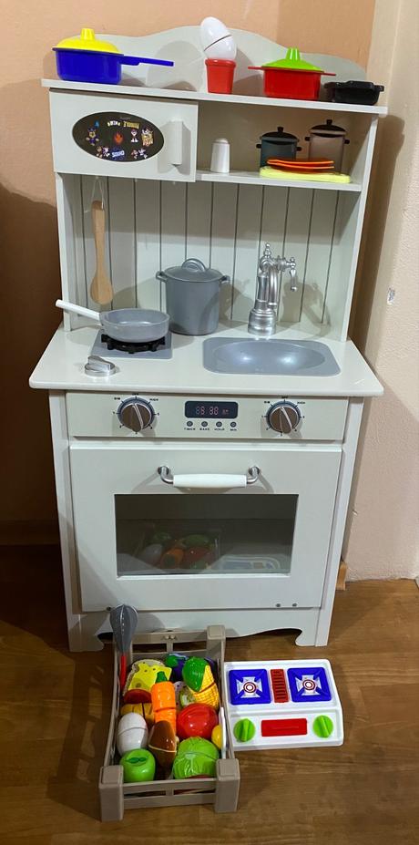 Drevenna kuchynka s prislusenstvom, 