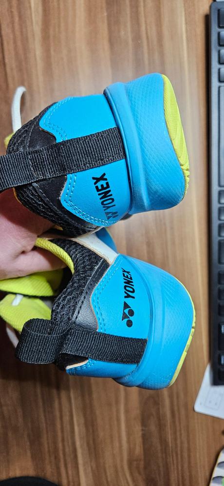 Halove tenisky yonex, 36