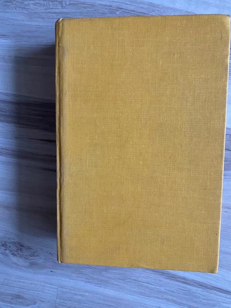 Krásna stará kniha žena v bielom willis collins,