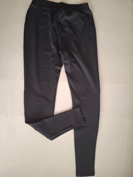 Darujem  dámske elastické čierne legíny., s